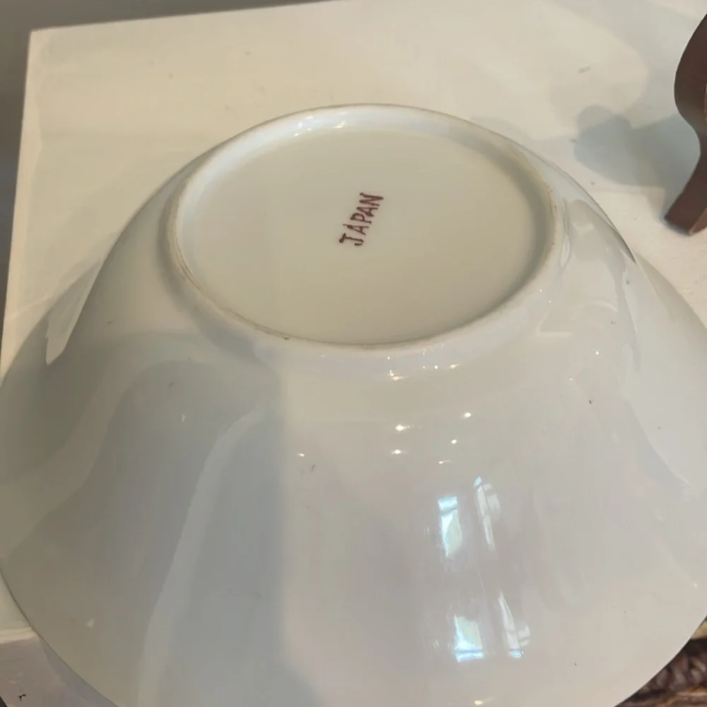 Vintage Japanese serving bowl white with gold trim & floral pattern.